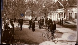 Bildene er digitalisert fra glassplate-negativer Fotograf var Mattis Omnes (1889-1958)